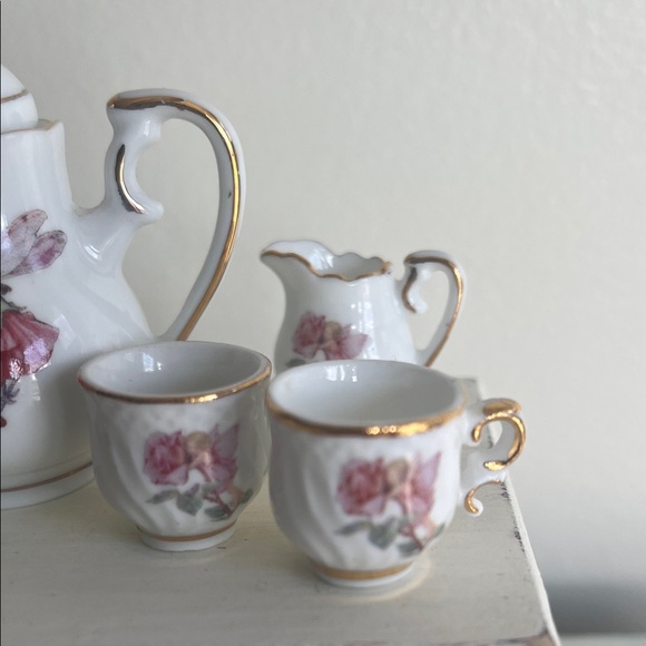 Miniature Reutter Porcelain Flower Fairies Tea Set - Picture 3 of 7